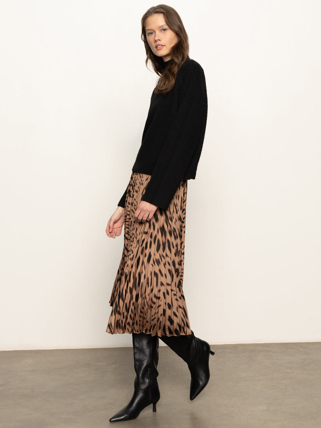 NOSTALGIA PLEATED MIDI SKIRT