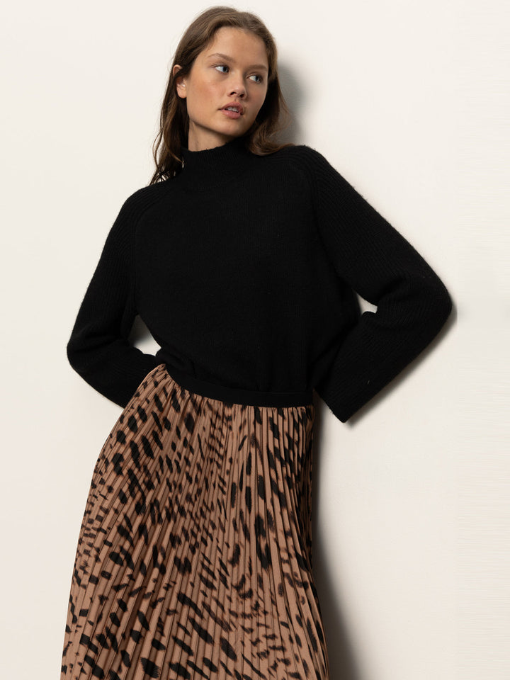 NOSTALGIA PLEATED MIDI SKIRT